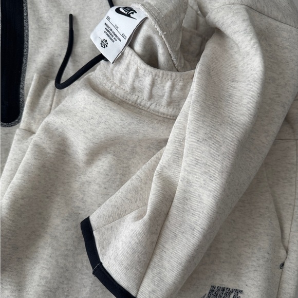 Nike Tech Suit-Cream Hoodie and Joggers Set- XL - Picture 6 of 6
